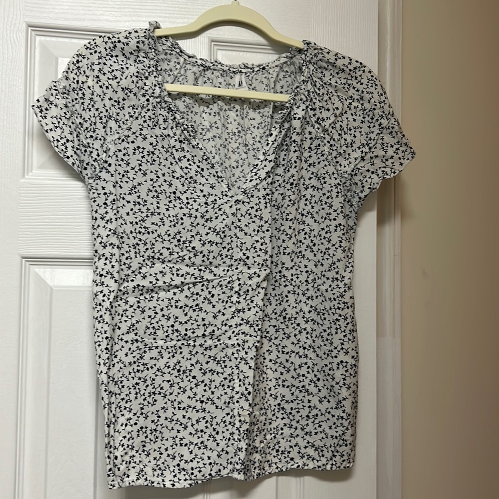 Gap top S/P black/white floral lightweight-great for hot days - $12